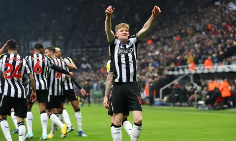 Klopp thán phục trước Newcastle