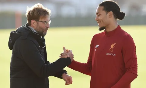 Klopp: "Van Dijk là trung vệ xuất sắc nhất thế giới"