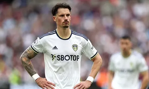 Man Utd nhắm trung vệ của kình địch