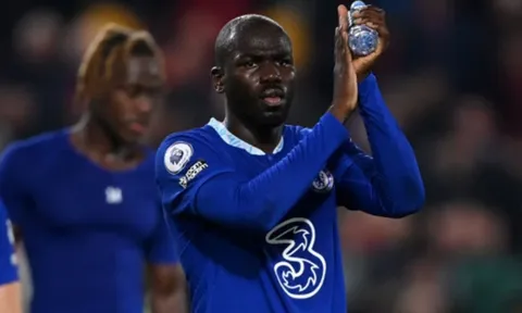 "Ở Napoli, cậu ấy là hậu vệ xuất sắc nhất, ở Chelsea thì khác"