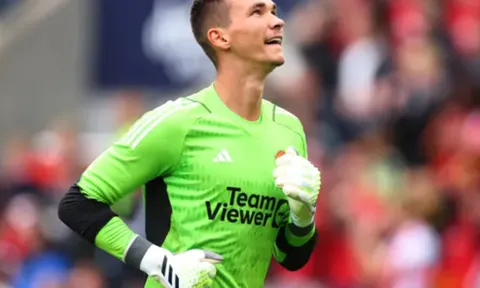 Aston Villa 'giải cứu' thủ môn Man United