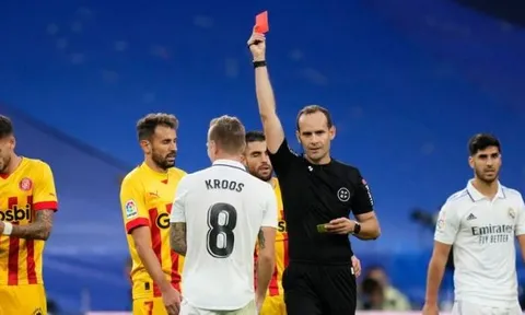 Kroos nhận thẻ đỏ đầu tiên trong sự nghiệp