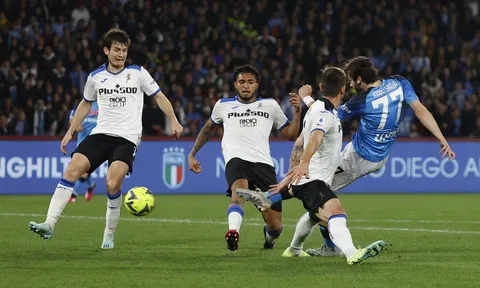 Man City tranh bom tấn với Chelsea