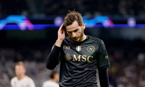 Kvaratskhelia "tắt điện" trước Real Madrid