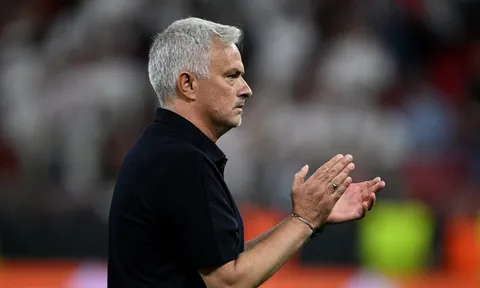 Kỷ lục của Mourinho bị Sevilla chặn đứng
