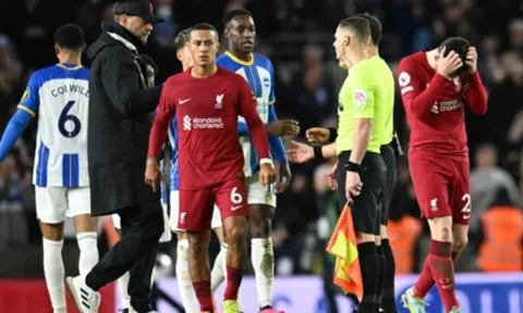 Carragher chỉ ra điều tồi tệ nhất với Liverpool hiện tại