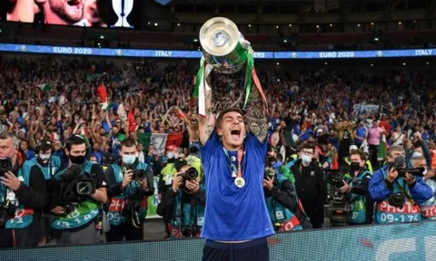 Atletico tính chiêu mộ nhà vô địch EURO