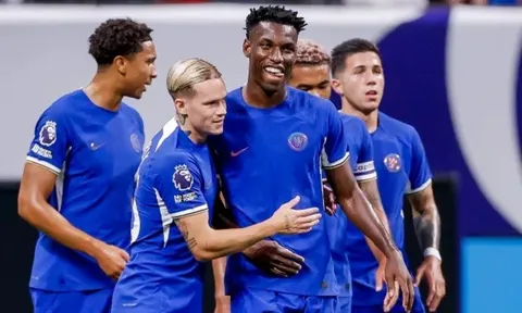 Tân binh lại ghi bàn, Chelsea bị cầm hòa trong thế trận chặt chẽ