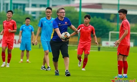 Lộ diện 'cánh tay phải' của tân thuyền trưởng tuyển Việt Nam