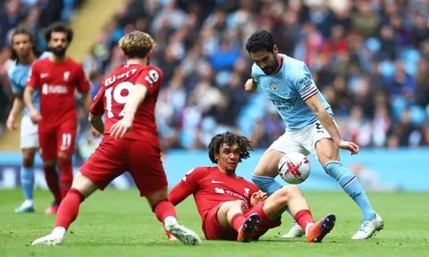 Pep gợi ý cho Klopp cách hồi sinh Alexander-Arnold