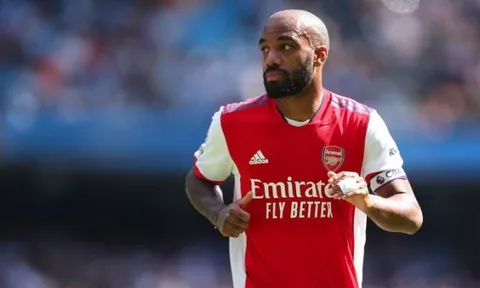 Arteta phá vỡ im lặng về tương lai Lacazette