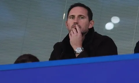 Lampard gây chú ý khi trở lại Stamford Bridge