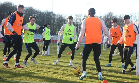 Lần đầu của Sancho; Casemiro vẫn xuất hiện trên sân tập M.U