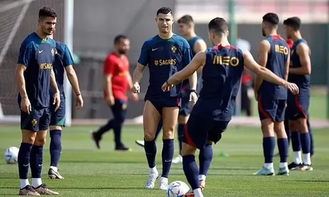 Ronaldo thách thức Man Utd