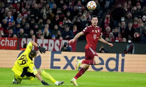 Lập hat-trick, Lewandowski tuyên bố ngạo nghễ về Haaland
