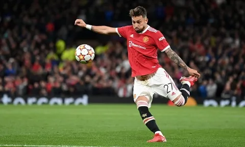 Lập siêu phẩm cho Man Utd, Alex Telles vỡ oà xúc động