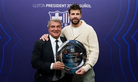 Pique tận hưởng cuộc sống, Joan Laporta chắc ghế chủ tịch Barcelona