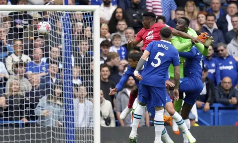 Lampard trao cơ hội, Mendy lập tức mắc sai lầm khó tin