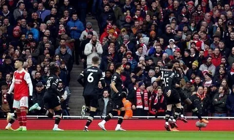 'Cả sân Emirates bị sốc. Arsenal bị dẫn trước khó tin sau 9 giây'