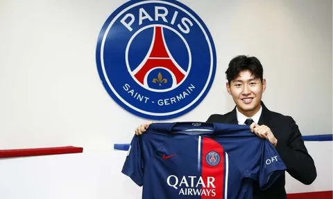 Nhà vô địch bán áo ở Paris Saint-Germain