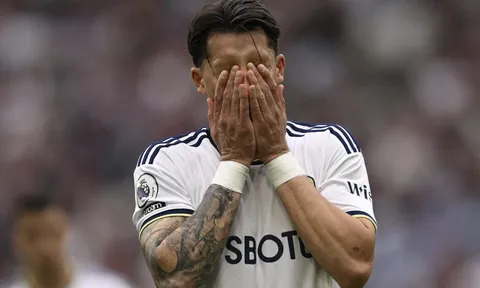 Leeds trả giá vì lơ là ở khâu chuyển nhượng