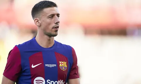 Nhắm Araujo, Bayern tính giải cứu luôn người thừa Barca