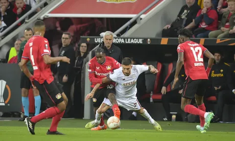 Gây choáng cho Leverkusen, Roma của Mourinho vào chung kết cúp châu Âu 2 mùa liên tiếp