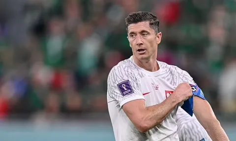 Lewandowski choáng váng với trận thua của Argentina