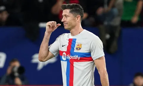 Lewandowski làm gì khi bị đuổi khỏi sân ở phút 31?