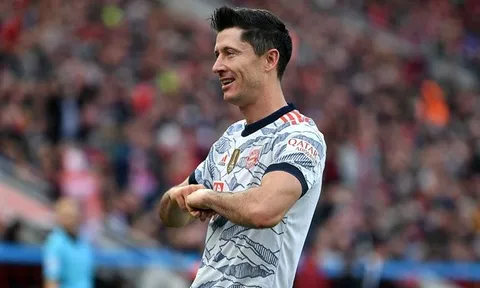 Lewandowski lập kỷ lục sau màn hủy diệt Bayer Leverkusen
