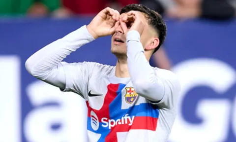 Lewandowski nhận thẻ đỏ, Barcelona ngược dòng kịch tính