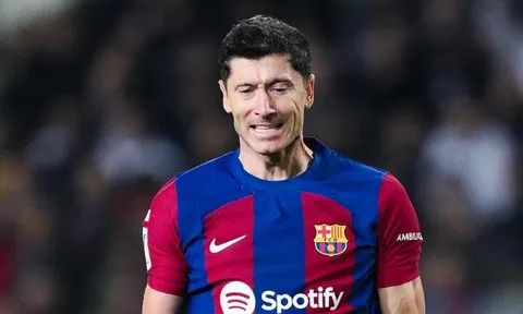 Lewandowski nổi giận, từ chối bắt tay Yamal