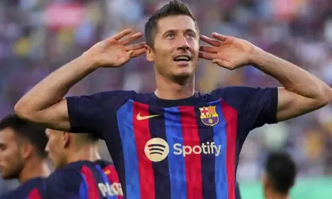 Lewandowski sa sút, Xavi gửi đi thông điệp