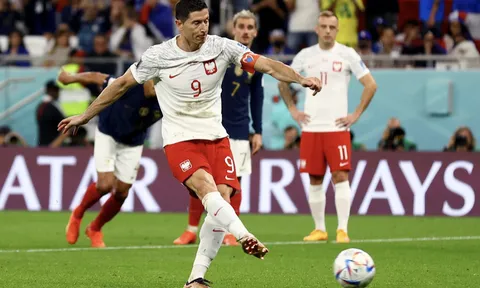 Lewandowski sút penalty hai lần mới ghi bàn vào lưới Pháp