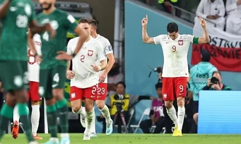 Lewandowski và Szczesny kéo Ả Rập xuống mặt đất