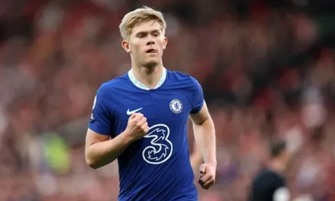 Chelsea trói chân ngọc quý