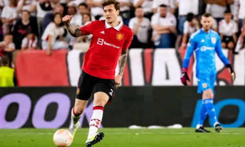 Thi đấu xuất sắc, Lindelof khiến Luke Shaw 'bật bãi'