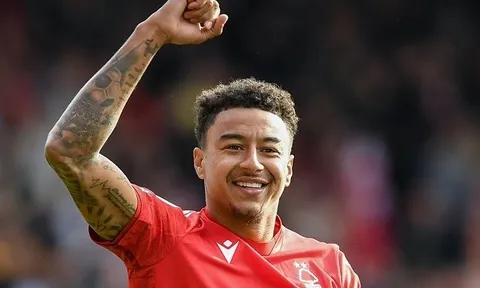 Tottenham ôm hận với Lingard; Liverpool hút chết trên chấm penalty