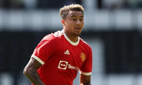 Anh trai Lingard phản ứng gay gắt vì thái độ của fan West Ham