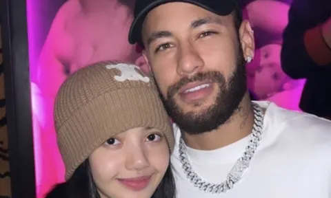 Lisa (BlackPink) gây sốt với bức hình chụp chung cùng Neymar