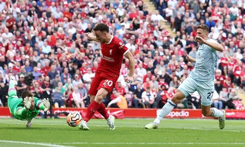Liverpool thắng 3-1 dù Mac Allister bị đuổi