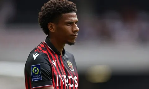 Liverpool chi 35 triệu cho 'Varane mới'
