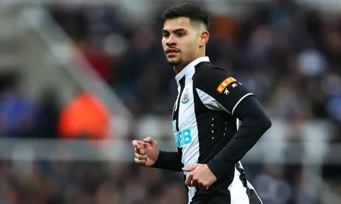 Liverpool “đại chiến” với Chelsea vì trụ cột Newcastle
