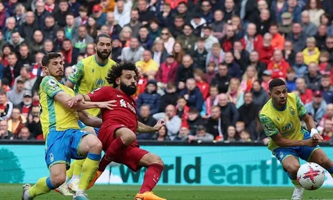 Liverpool phả hơi nóng lên top 4 trong trận cầu có 5 bàn