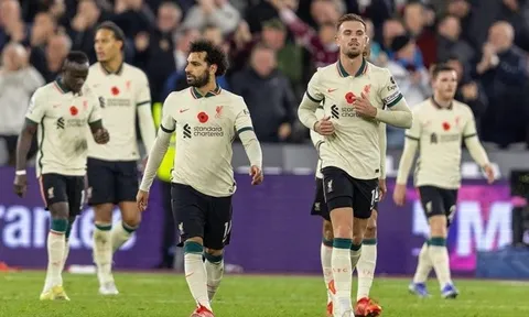 Liverpool trước bài toán "công làm thủ phá"