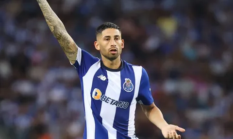 Liverpool 'xem giò' tiền vệ Porto