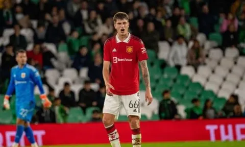 XONG! Man Utd chính thức chia tay hậu vệ người Anh