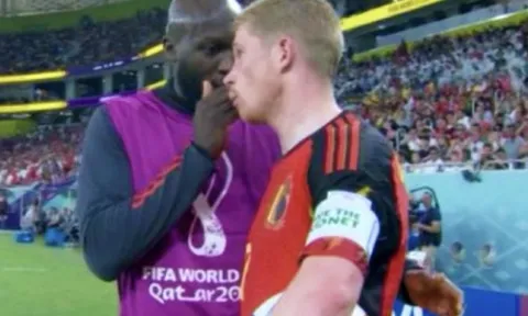 Lukaku bị chế giễu vì chỉ đạo De Bruyne