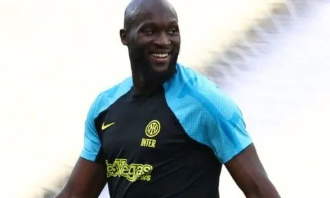 Lukaku biểu diễn kỹ thuật dứt điểm trước chung kết Champions League