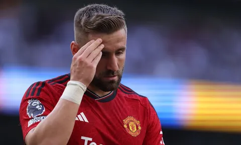 Cú hích Luke Shaw đến với Man Utd